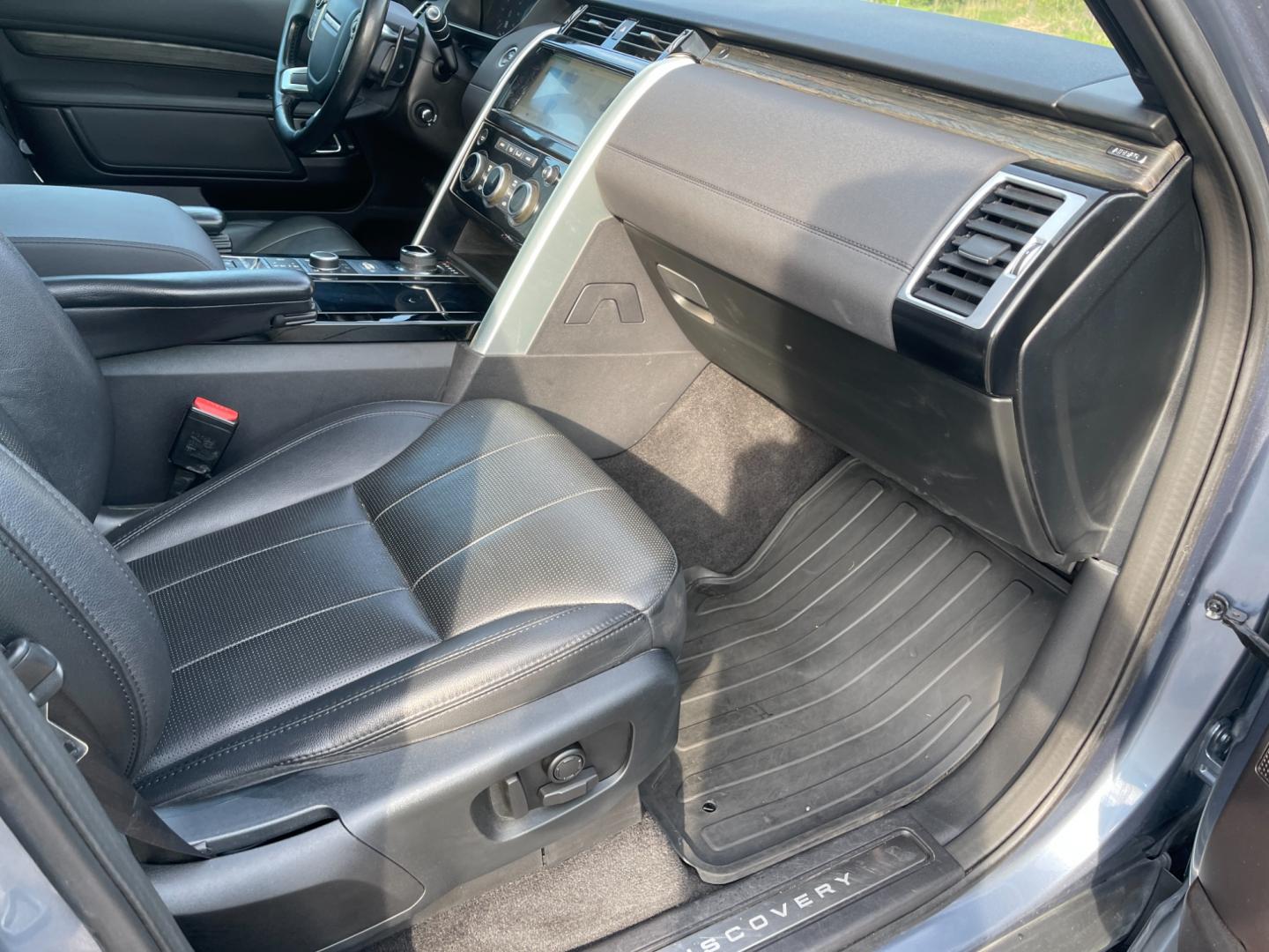 2018 Blue /Black Land Rover Discovery HSE (SALRR2RV5JA) with an 3.0L V6 DOHC 24V Supercharged engine, 8A transmission, located at 11115 Chardon Rd. , Chardon, OH, 44024, (440) 214-9705, 41.580246, -81.241943 - This 2018 Land Rover Discovery HSE is a luxurious and capable SUV that offers a blend of comfort, technology, and off-road prowess. With its 3.0L supercharged V6 engine, it produces 340 horsepower and is paired with an 8-speed automatic transmission. The interior features premium leather upholstery, - Photo#54